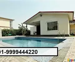 Beautiful Farm House For Sale In Noida Expressway - Image 1