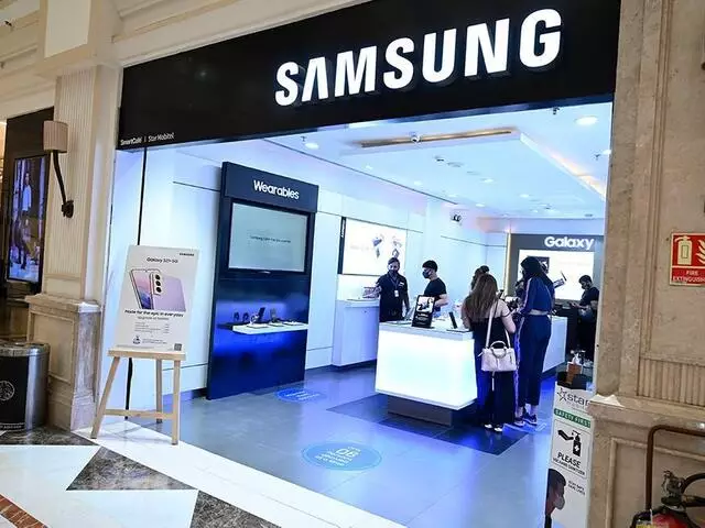 Samsung Store in Delhi | DLF Promenade Mall - 1