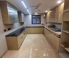 4BHK luxury Builder Floor in DLF Phase 1, Gurgaon - Image 3